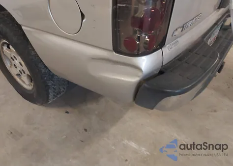 2005 Chevrolet Suburban 1500 Ls из США, поврежденный, VIN 3GNEC16Z25G136603